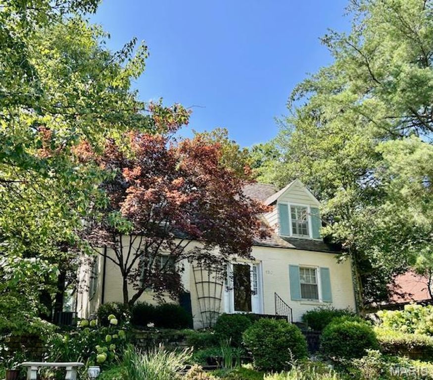 150 W Glenwood Lane, Kirkwood, MO 63122