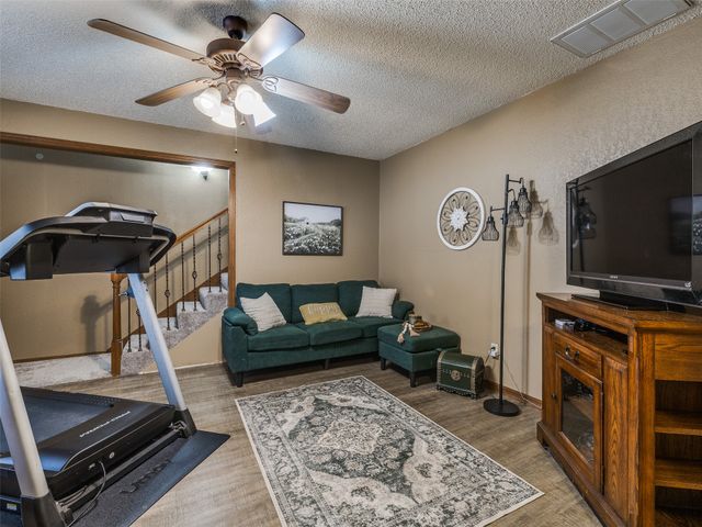 326 Spruce Court, Sand Springs, OK 74063