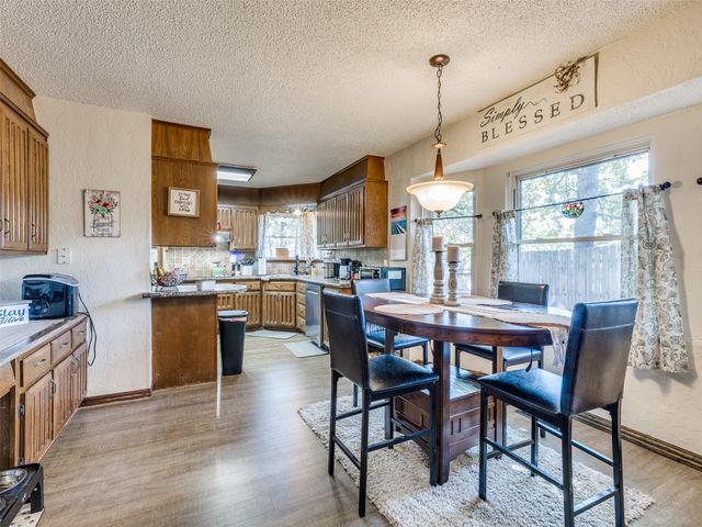 326 Spruce Court, Sand Springs, OK 74063