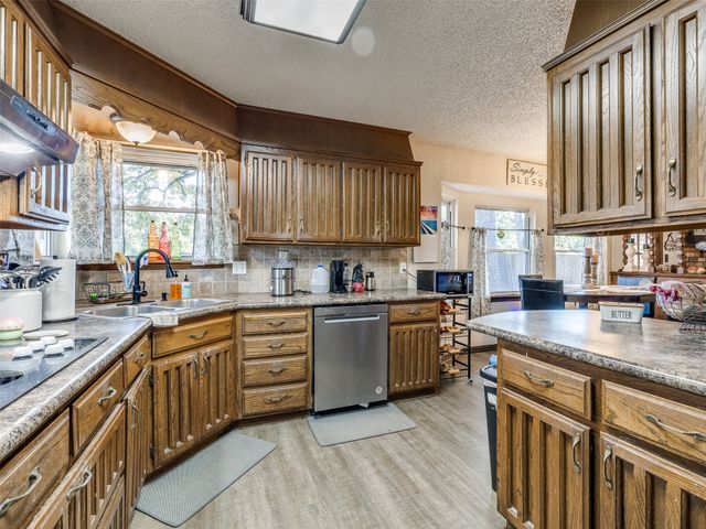 326 Spruce Court, Sand Springs, OK 74063