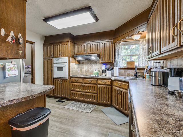 326 Spruce Court, Sand Springs, OK 74063