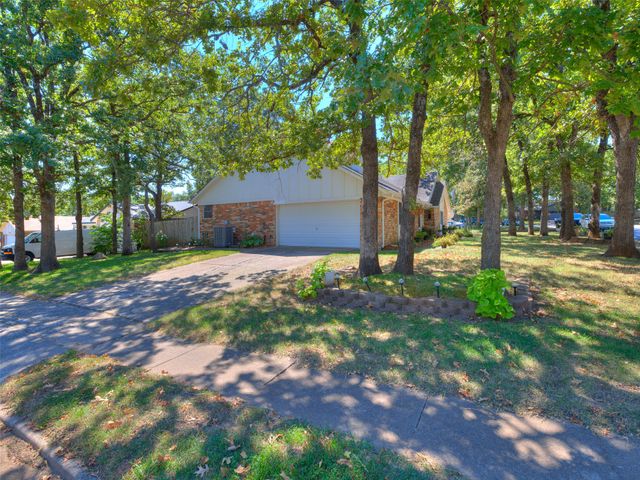 326 Spruce Court, Sand Springs, OK 74063