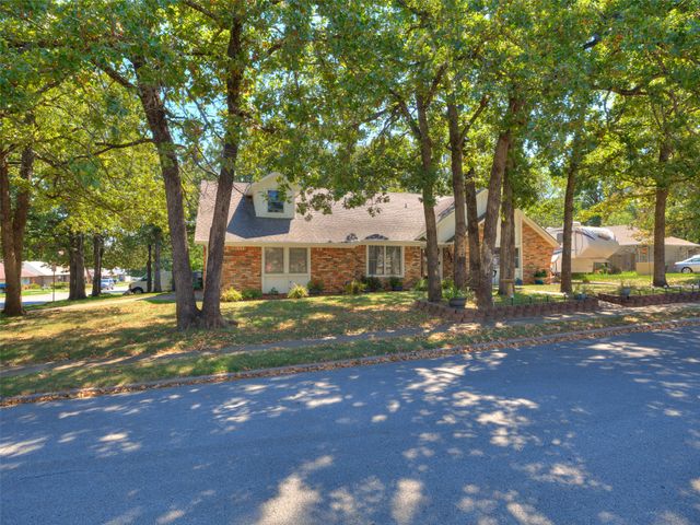 326 Spruce Court, Sand Springs, OK 74063