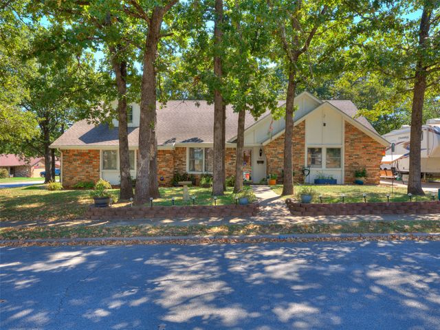 326 Spruce Court, Sand Springs, OK 74063
