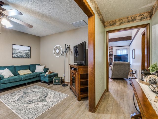 326 Spruce Court, Sand Springs, OK 74063