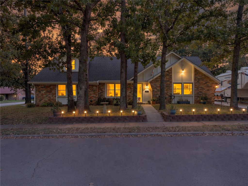 326 Spruce Court, Sand Springs, OK 74063