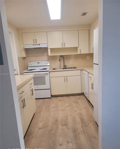 14140 SW 84th St 301-H, Miami, FL 33183