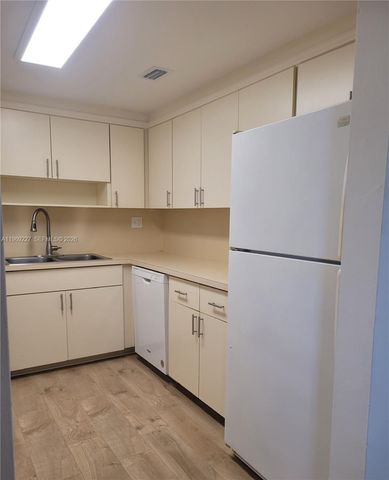 14140 SW 84th St 301-H, Miami, FL 33183