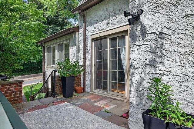 33 Lynwood Road, Scarsdale, NY 10583