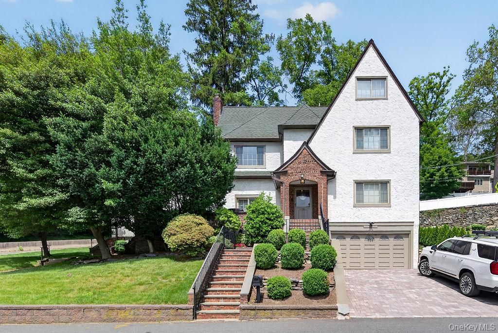 33 Lynwood Road, Scarsdale, NY 10583