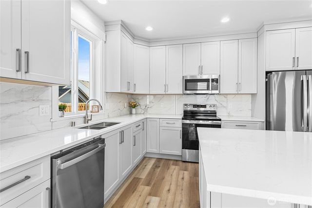 2832 Hazelwood Drive, Blaine, WA 98230