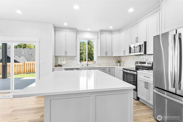 2832 Hazelwood Drive, Blaine, WA 98230