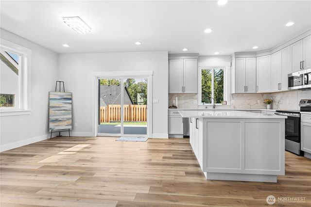 2832 Hazelwood Drive, Blaine, WA 98230