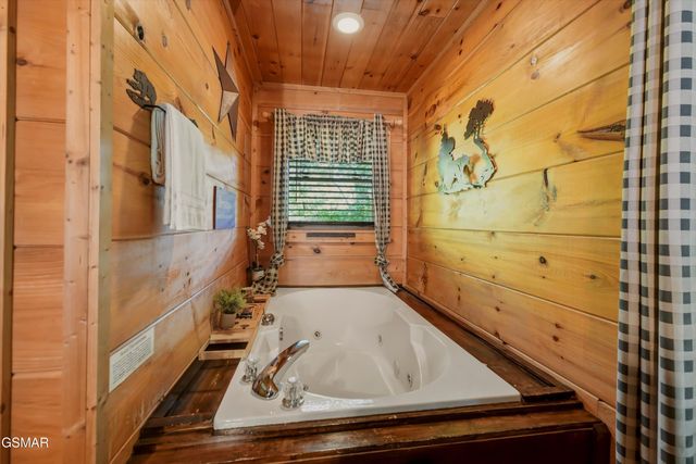 1605 Silver Poplar Lane, Sevierville, TN 37876