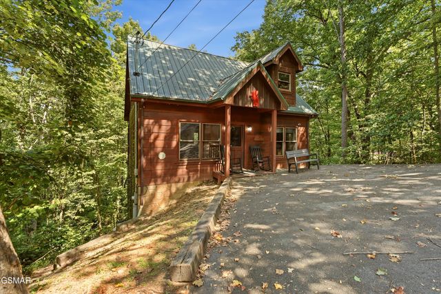 1605 Silver Poplar Lane, Sevierville, TN 37876