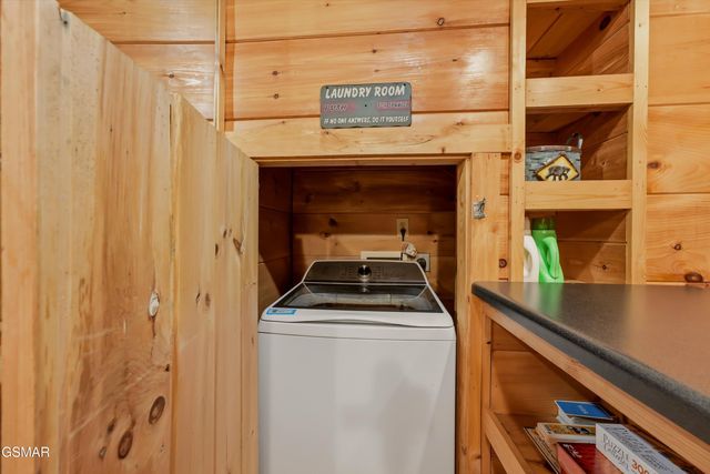 1605 Silver Poplar Lane, Sevierville, TN 37876