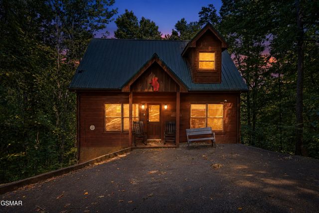 1605 Silver Poplar Lane, Sevierville, TN 37876