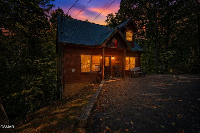 1605 Silver Poplar Lane, Sevierville, TN 37876