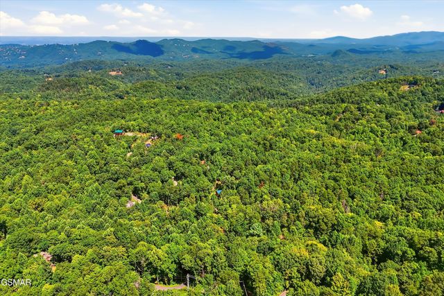 1605 Silver Poplar Lane, Sevierville, TN 37876