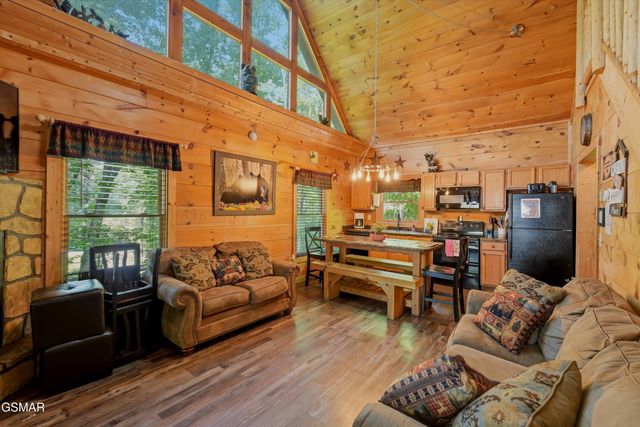 1605 Silver Poplar Lane, Sevierville, TN 37876