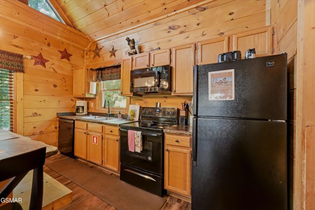 1605 Silver Poplar Lane, Sevierville, TN 37876