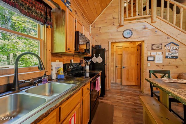 1605 Silver Poplar Lane, Sevierville, TN 37876