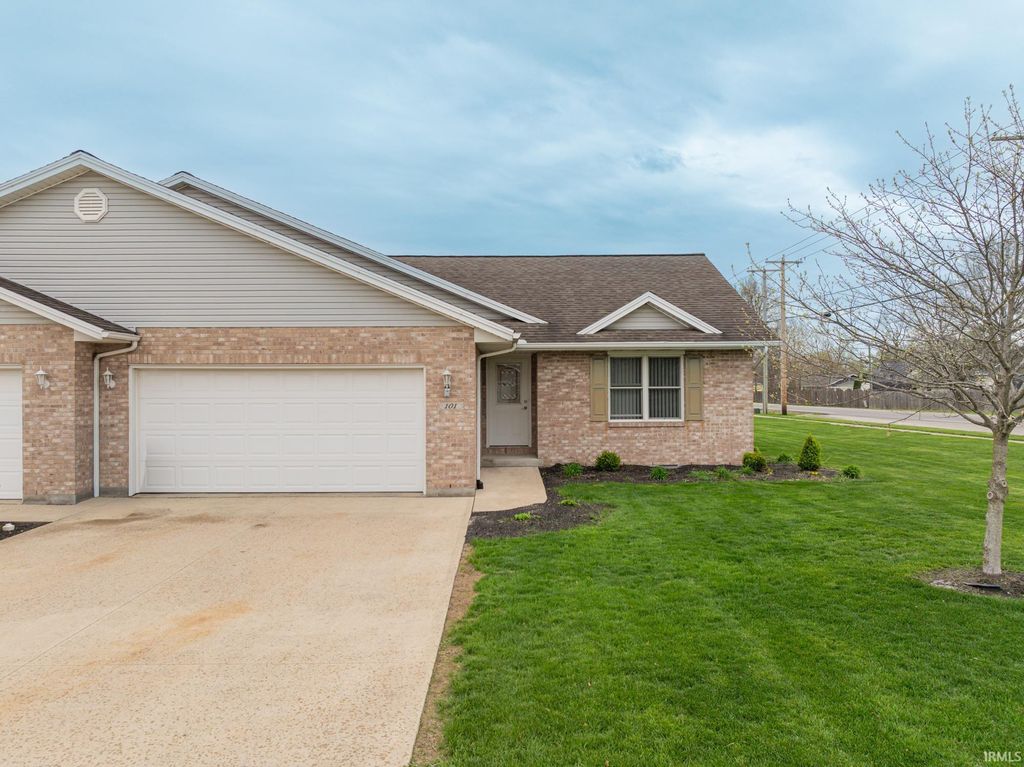 101 E Charter Drive, Muncie, IN 47303