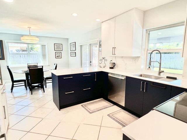 3289 NW 25th Way, Boca Raton, FL 33434