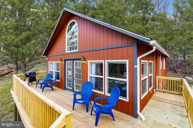 221 DEWDROP LN, Hedgesville, WV 25427