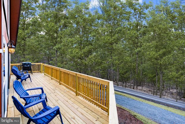 221 DEWDROP LN, Hedgesville, WV 25427