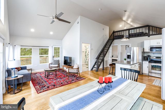 221 DEWDROP LN, Hedgesville, WV 25427