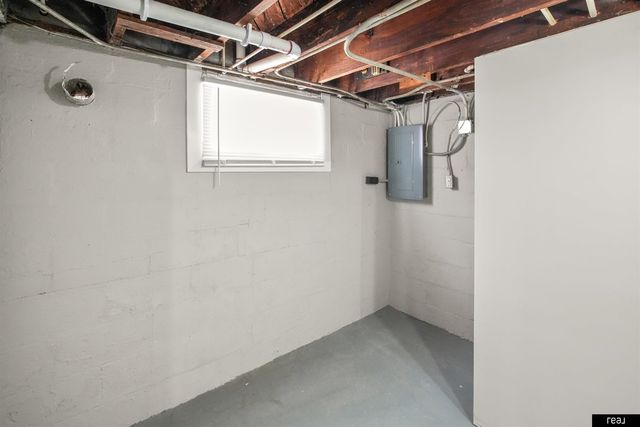 2881 Mary Street, Omaha, NE 68112