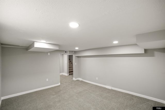 2881 Mary Street, Omaha, NE 68112