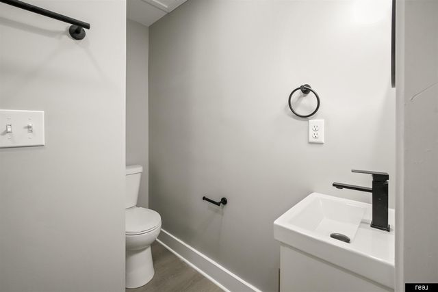 2881 Mary Street, Omaha, NE 68112