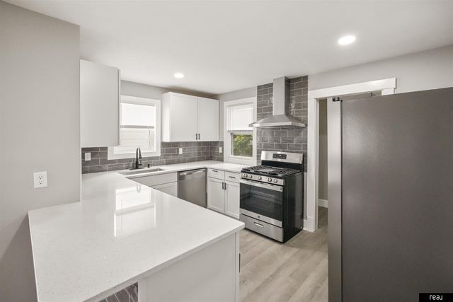 2881 Mary Street, Omaha, NE 68112