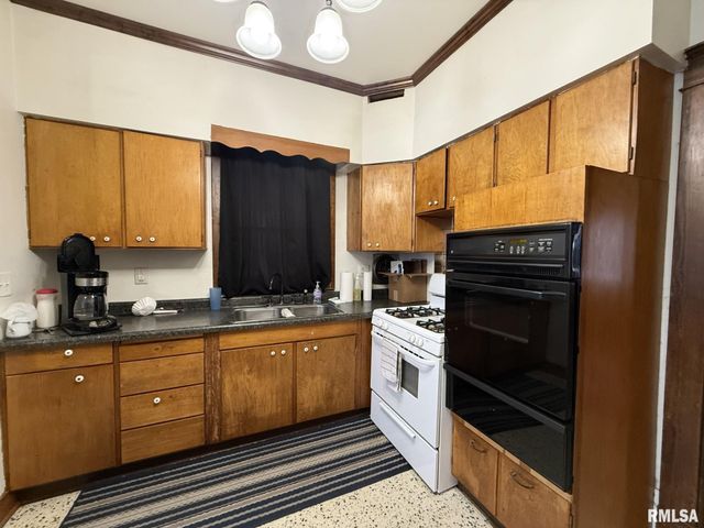 682 WILLARD Street, Galesburg, IL 61401