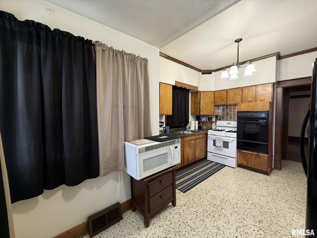 682 WILLARD Street, Galesburg, IL 61401