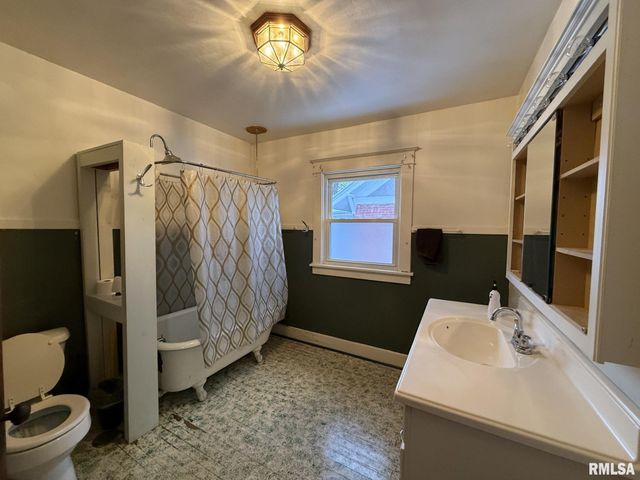 682 WILLARD Street, Galesburg, IL 61401