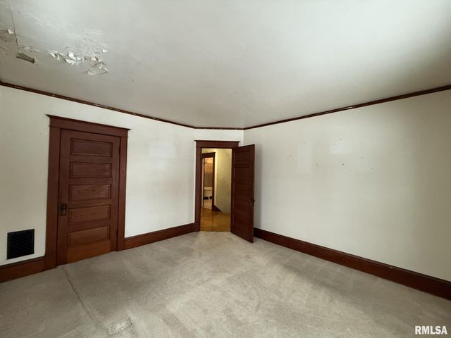 682 WILLARD Street, Galesburg, IL 61401