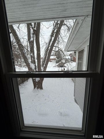 682 WILLARD Street, Galesburg, IL 61401