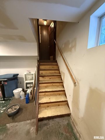 682 WILLARD Street, Galesburg, IL 61401