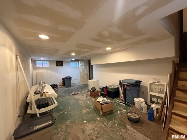 682 WILLARD Street, Galesburg, IL 61401