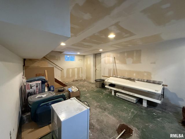 682 WILLARD Street, Galesburg, IL 61401