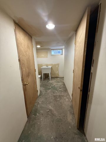 682 WILLARD Street, Galesburg, IL 61401