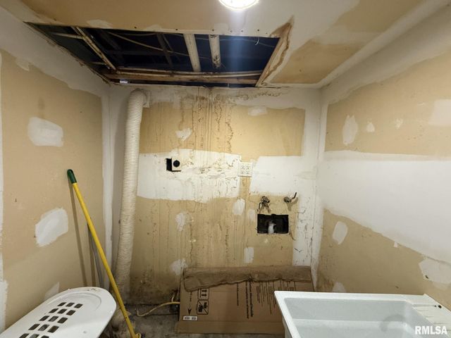 682 WILLARD Street, Galesburg, IL 61401