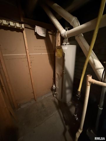 682 WILLARD Street, Galesburg, IL 61401