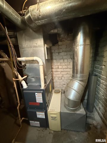 682 WILLARD Street, Galesburg, IL 61401