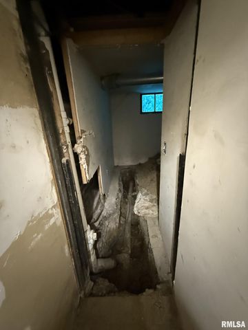 682 WILLARD Street, Galesburg, IL 61401