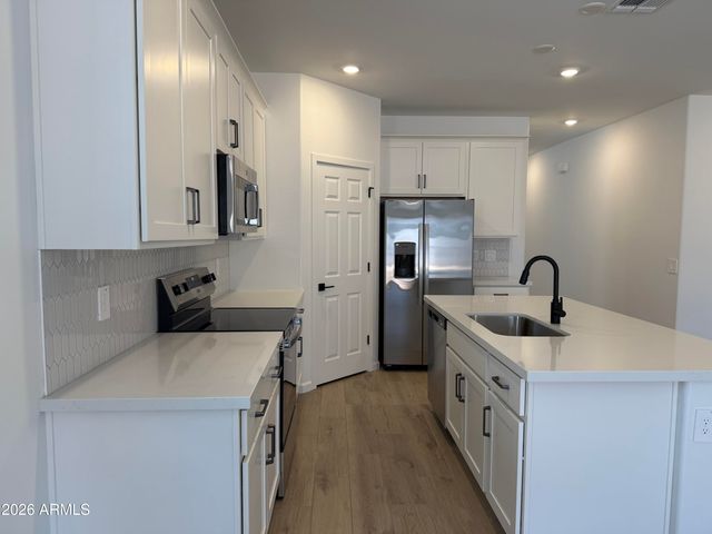 18252 W CREEDANCE Boulevard, Surprise, AZ 85387