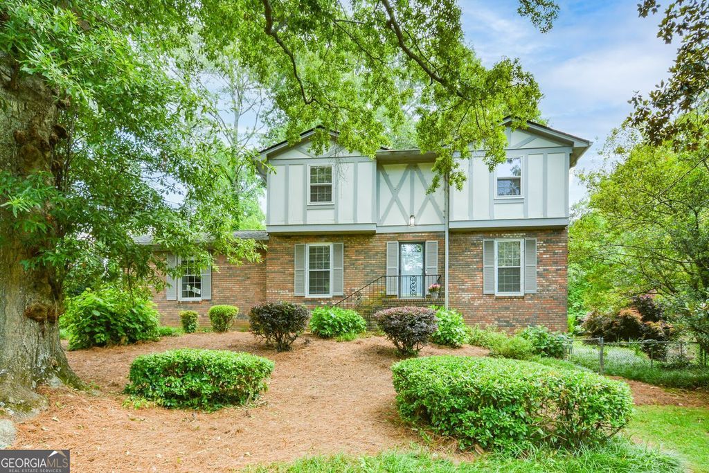 435 Stonebridge Drive, Roswell, GA 30075